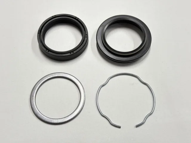 Сальники, пыльники вилки комплект на 1 перо F850GS, F900R, F900XR 31428358657 BMW Motorrad