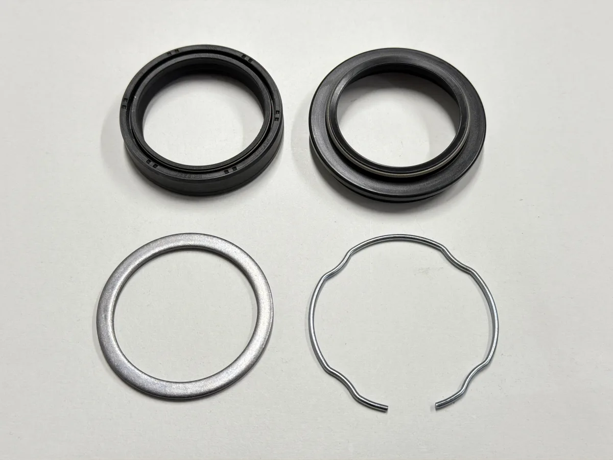 Сальники, пыльники вилки комплект на 1 перо F850GS, F900R, F900XR 31428358657 BMW Motorrad