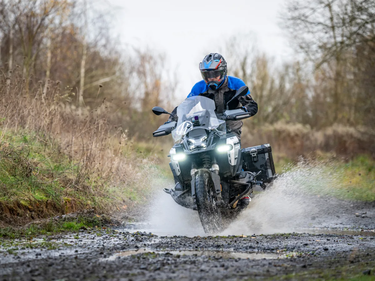 Грязевая защита заднего амортизатора R1300GSA. Пластиковая, черная. 13242-102 Wunderlich, фото 5