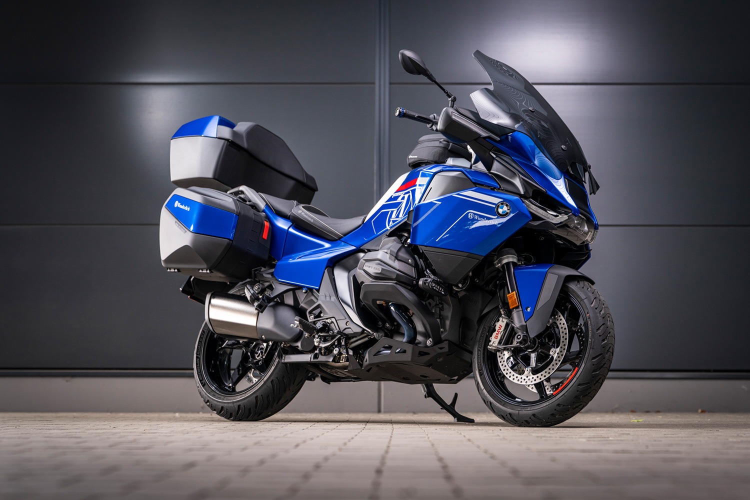 Защита картера двигателя STREET R 1300 RT / RS / R - черная