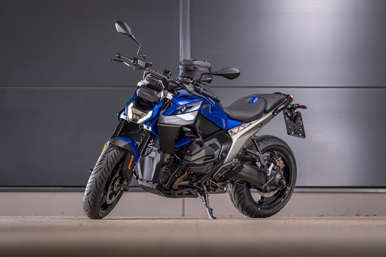 Слайдеры на ось переднего колеса R1300, черные