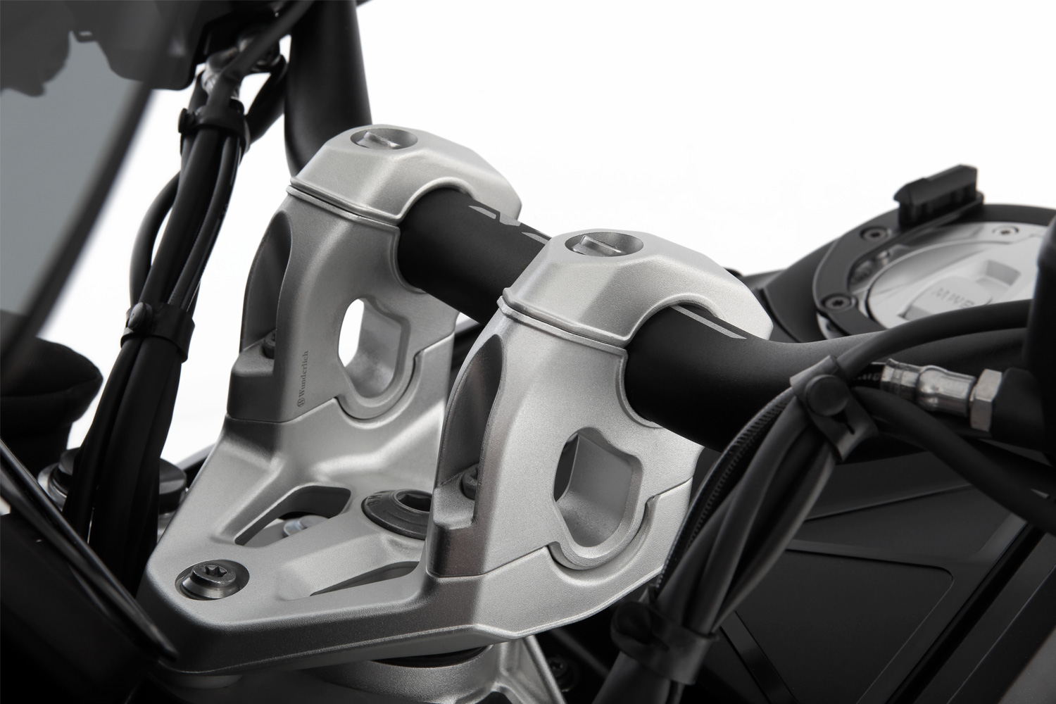 Проставки руля 38мм наклонные серебро (ERGO+) R1300GS(A), R1300RT